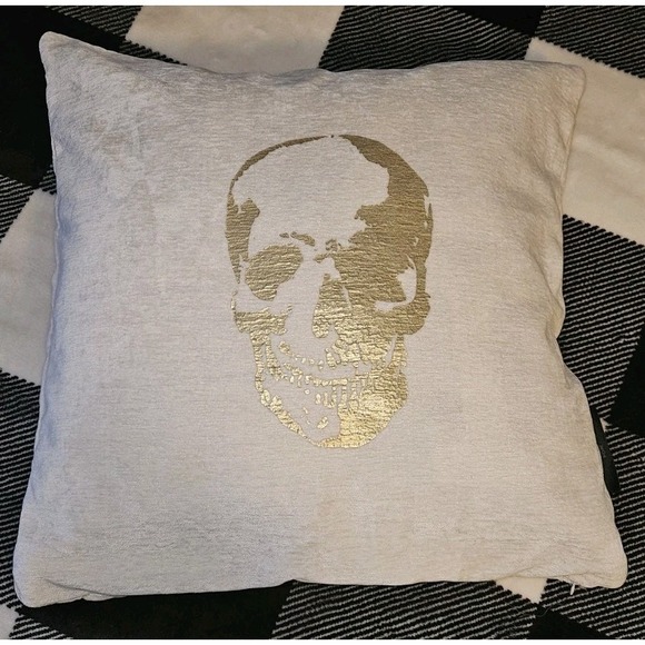 magaschoni home Other - Skull Throw Pillow Black Cream Knit Halloween Novelty Decor‎